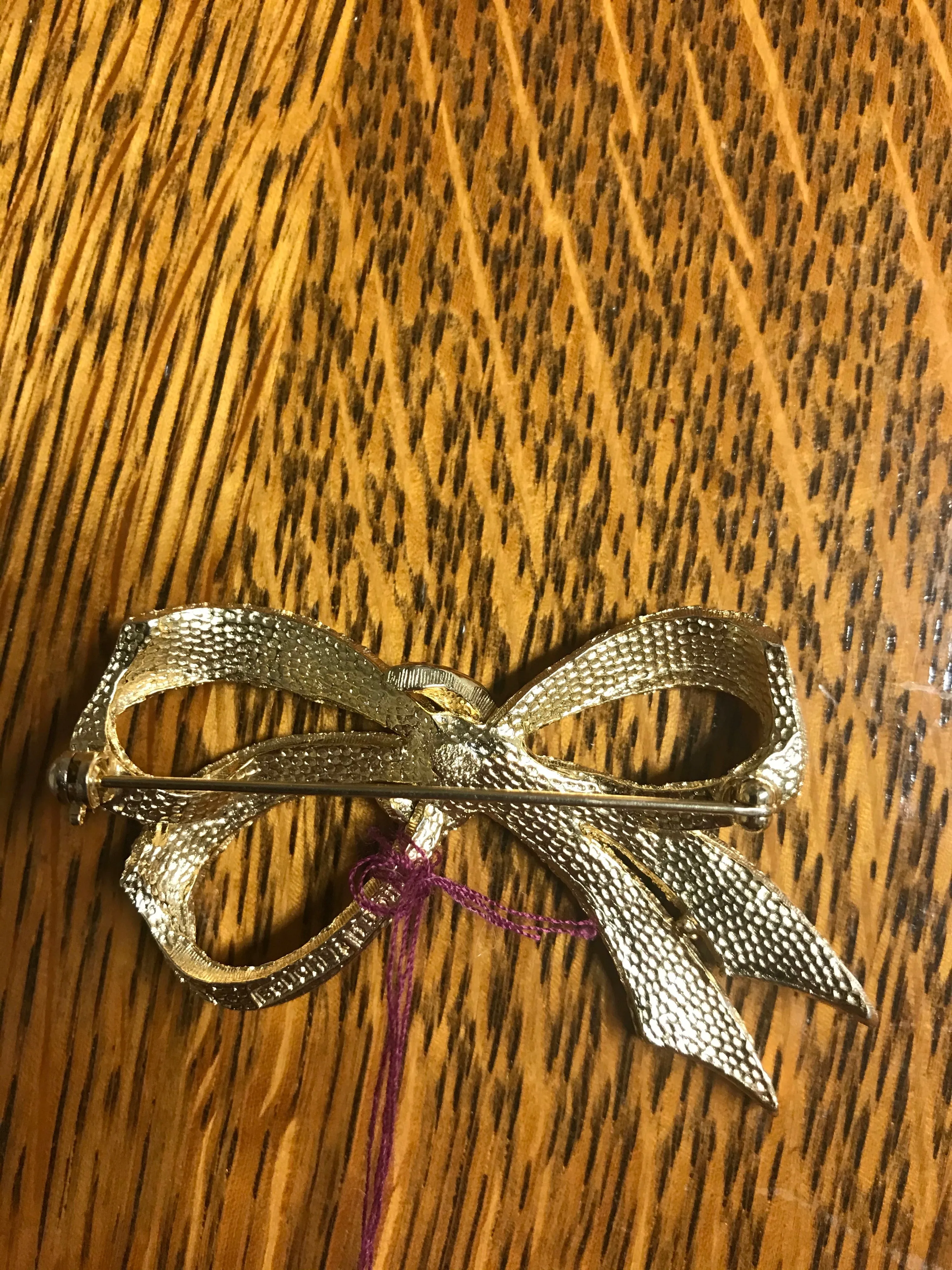 €€ Vintage Set/3 Wreath Bow Lapel Pin Pendant Brooch