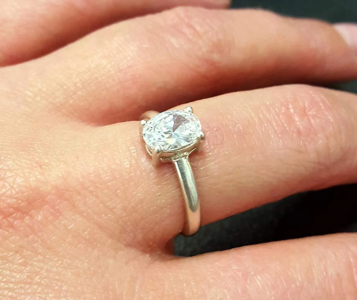 Diamond Oval Ring - Sparkly Solitaire Ring - Vintage Classic Ring