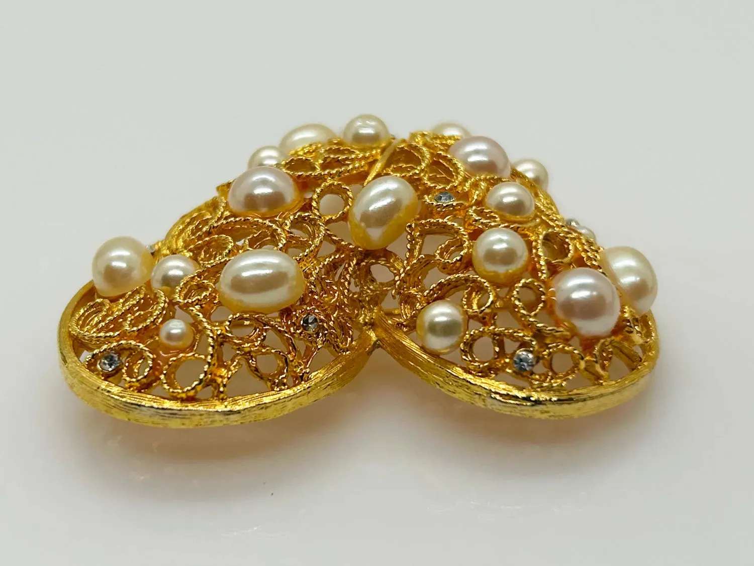 Exceptional Filigree Heart with Faux Pearls Vintage Brooch