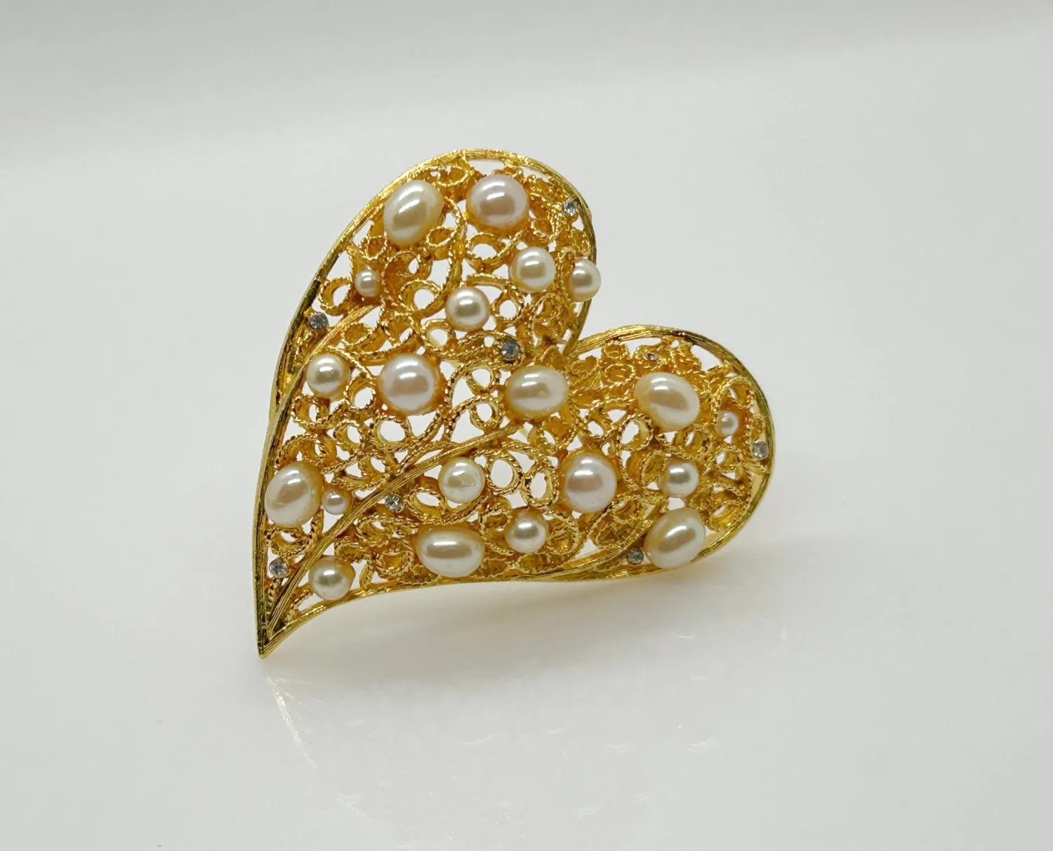 Exceptional Filigree Heart with Faux Pearls Vintage Brooch