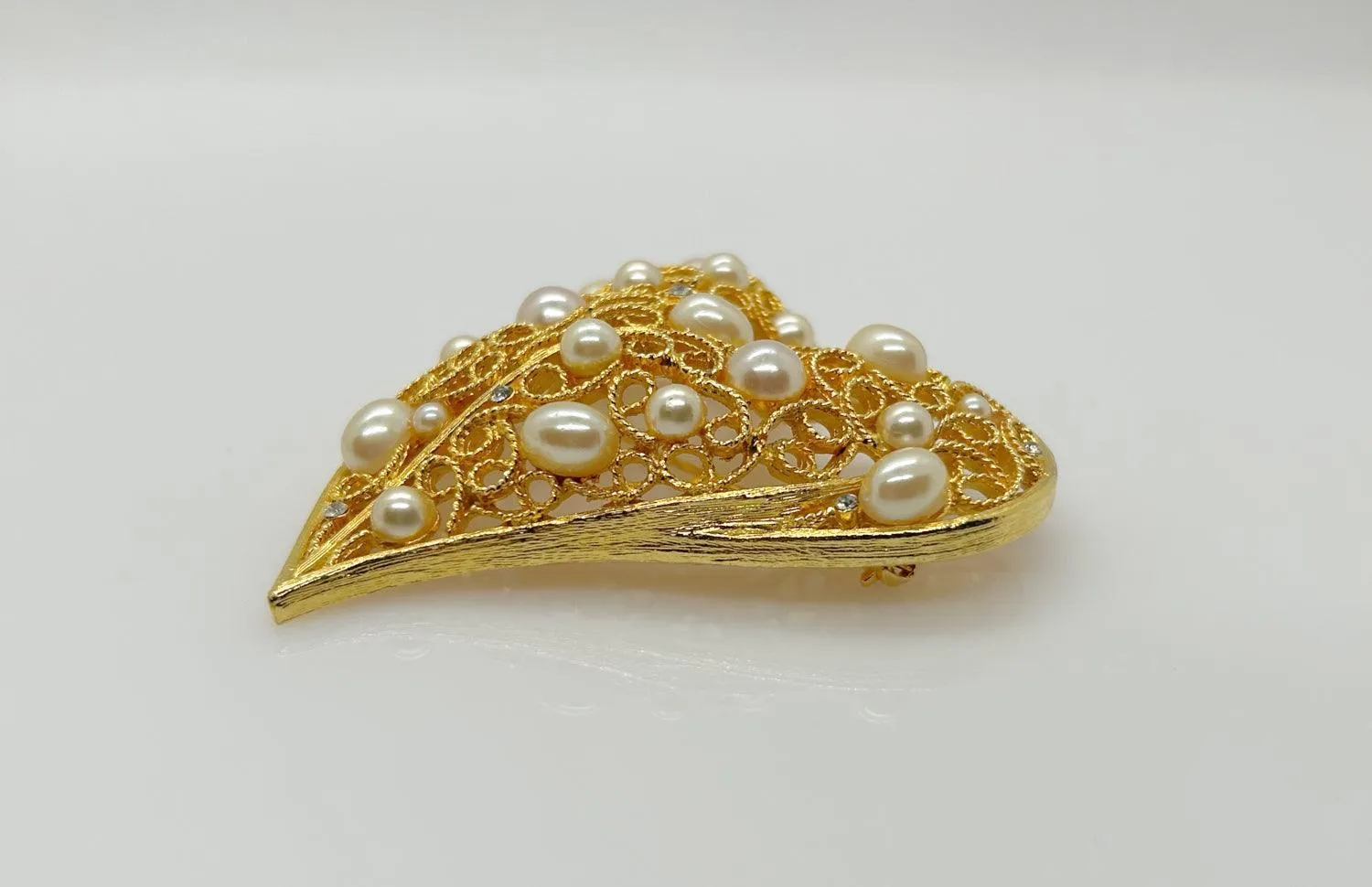 Exceptional Filigree Heart with Faux Pearls Vintage Brooch