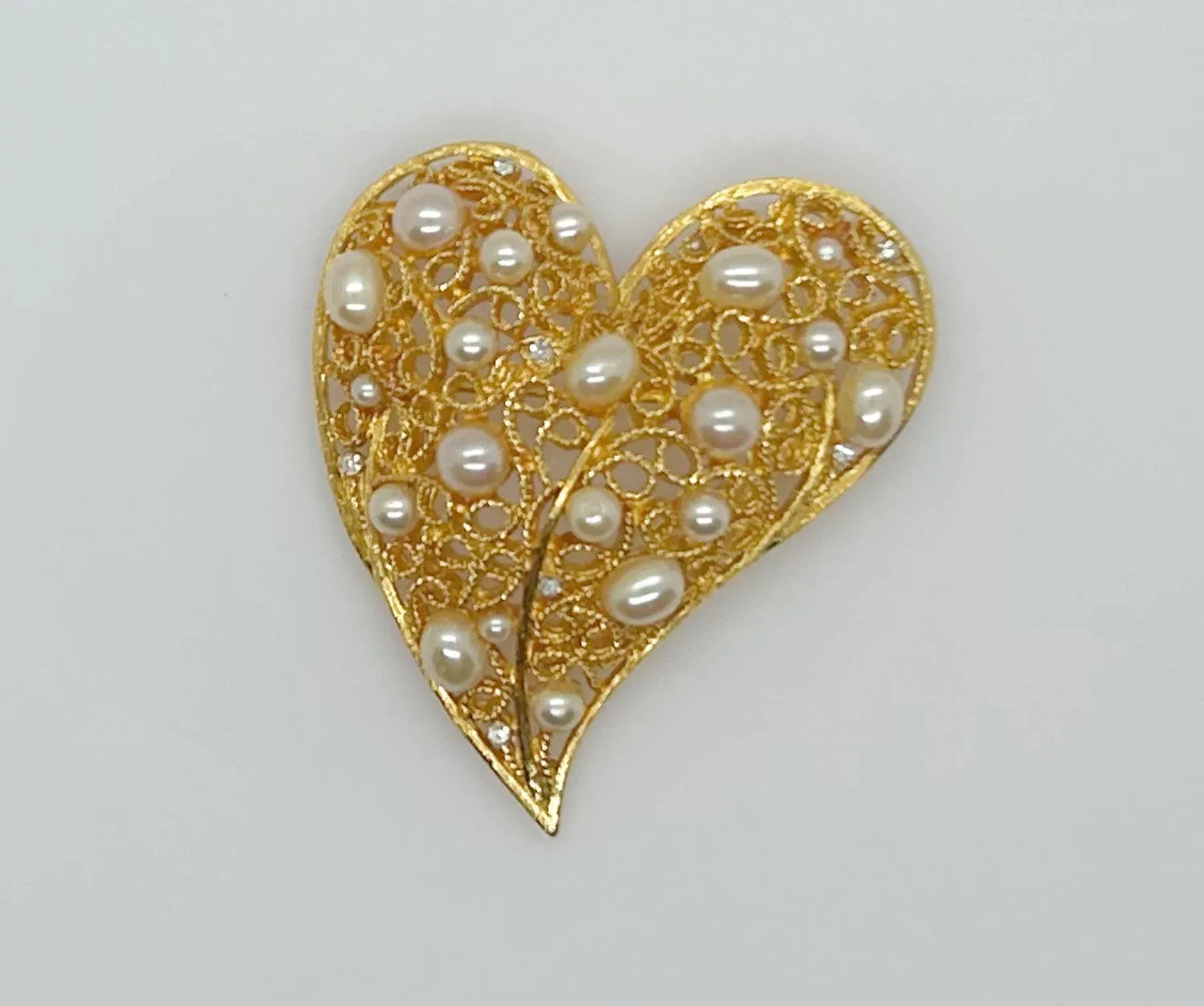 Exceptional Filigree Heart with Faux Pearls Vintage Brooch