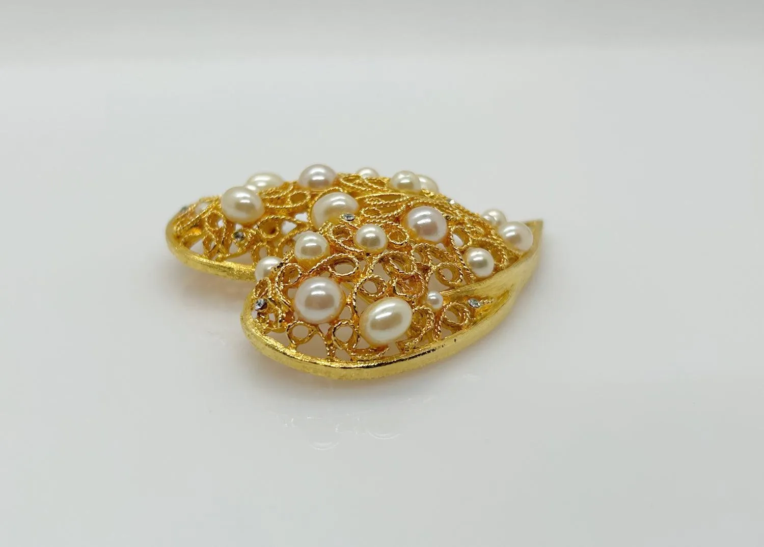 Exceptional Filigree Heart with Faux Pearls Vintage Brooch