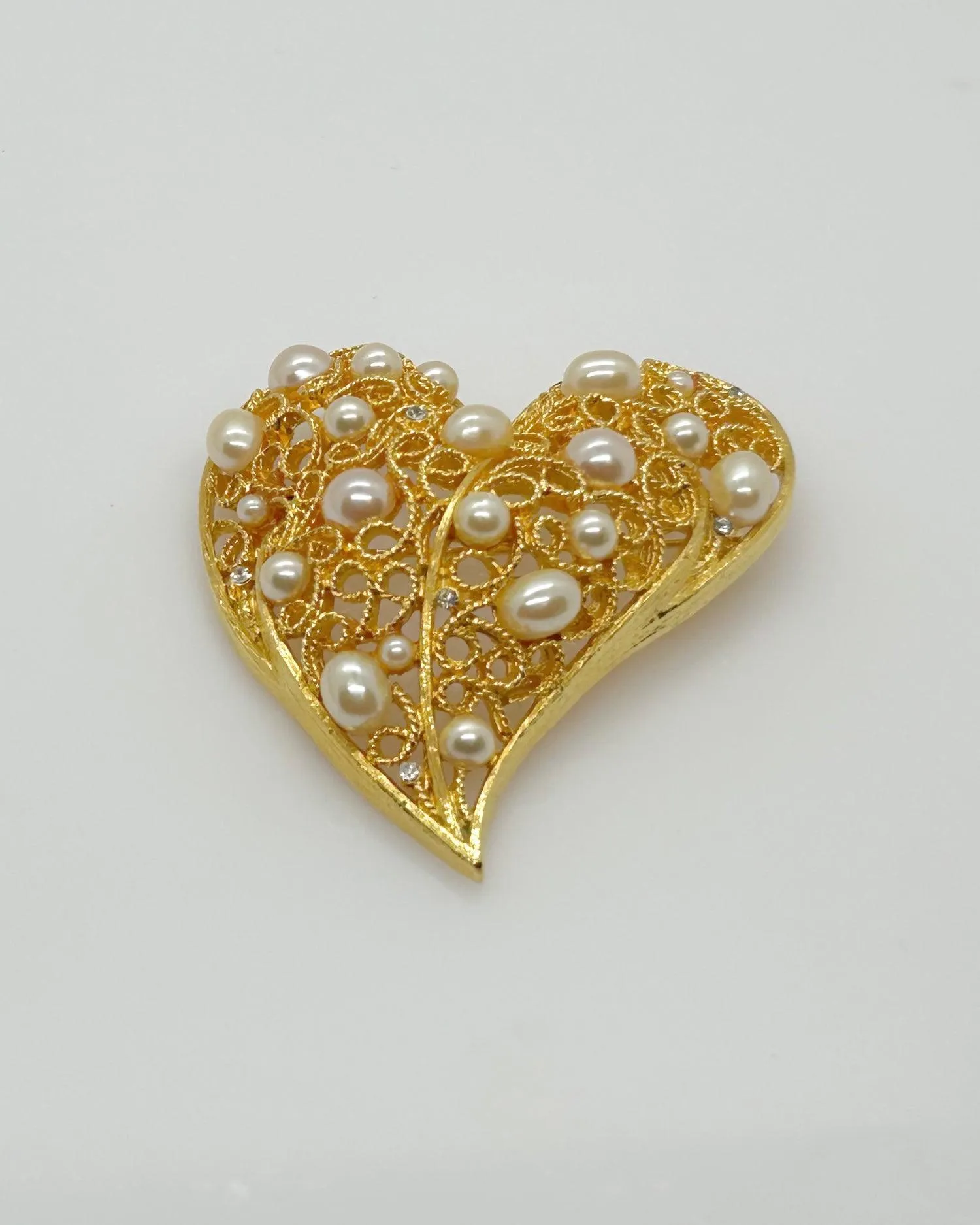 Exceptional Filigree Heart with Faux Pearls Vintage Brooch