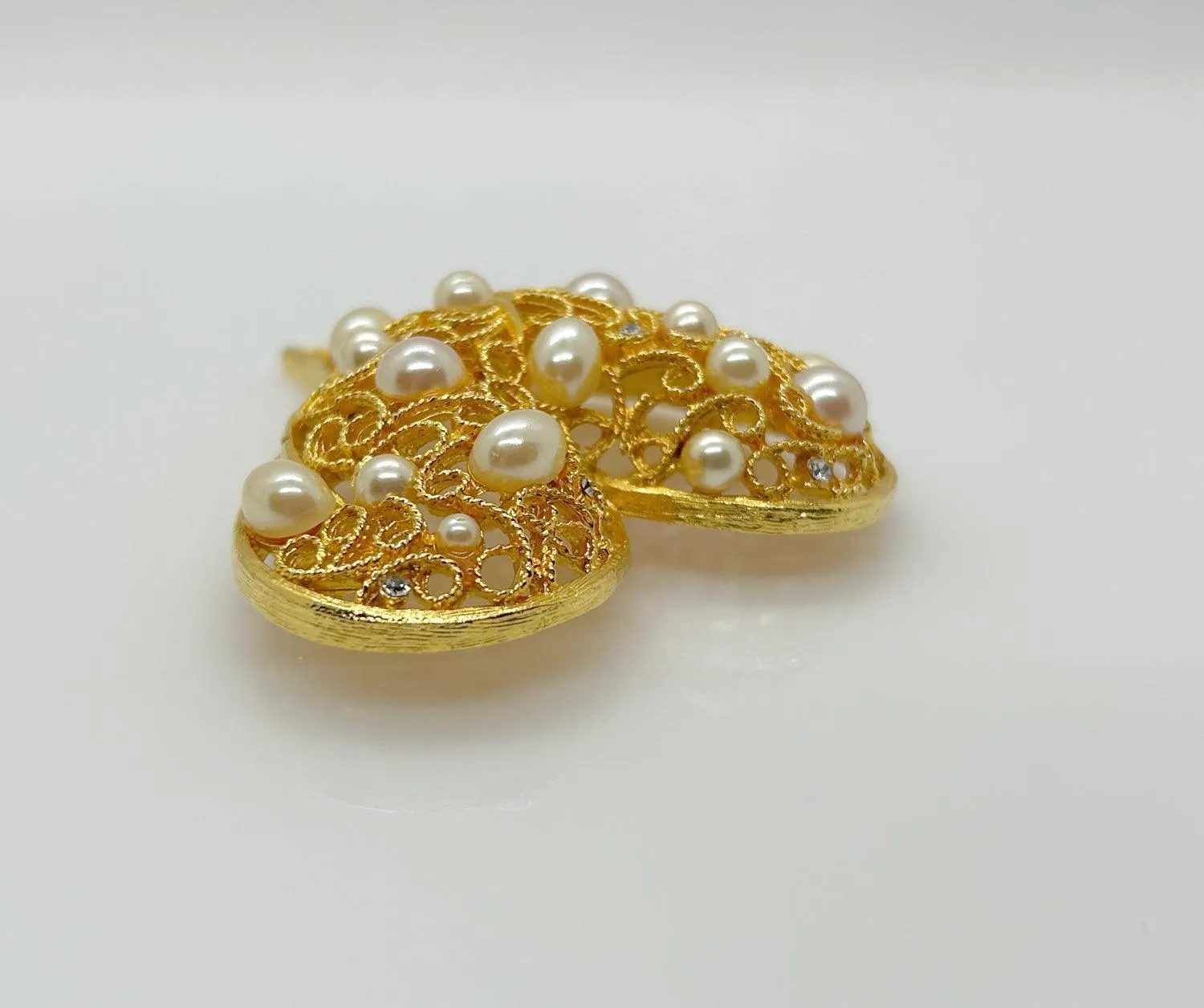 Exceptional Filigree Heart with Faux Pearls Vintage Brooch
