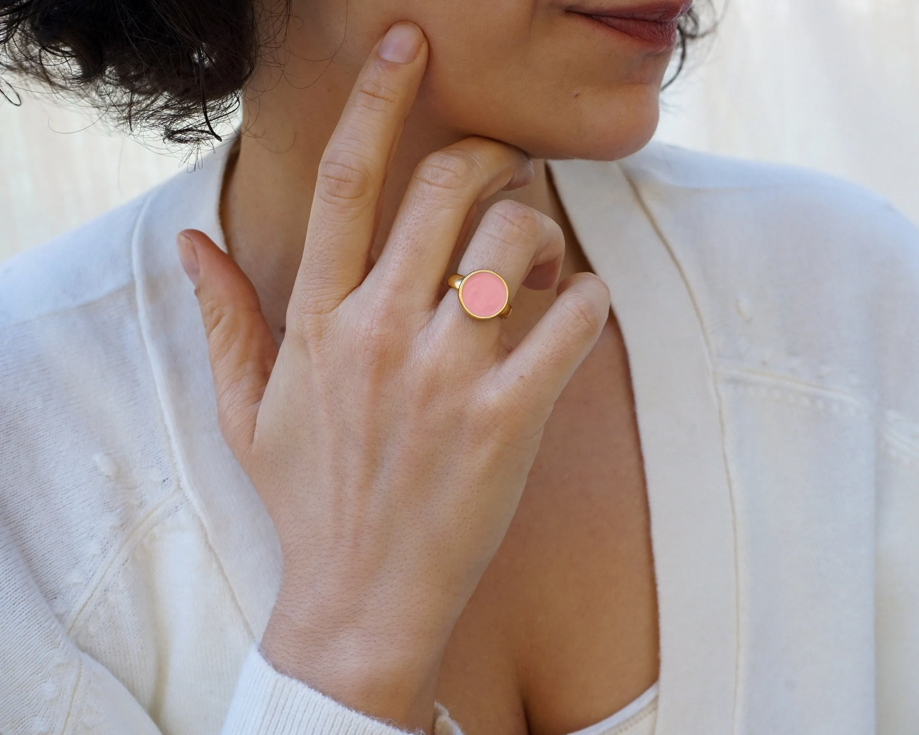 Gold-Coloured Enamel Solitaire Ring
