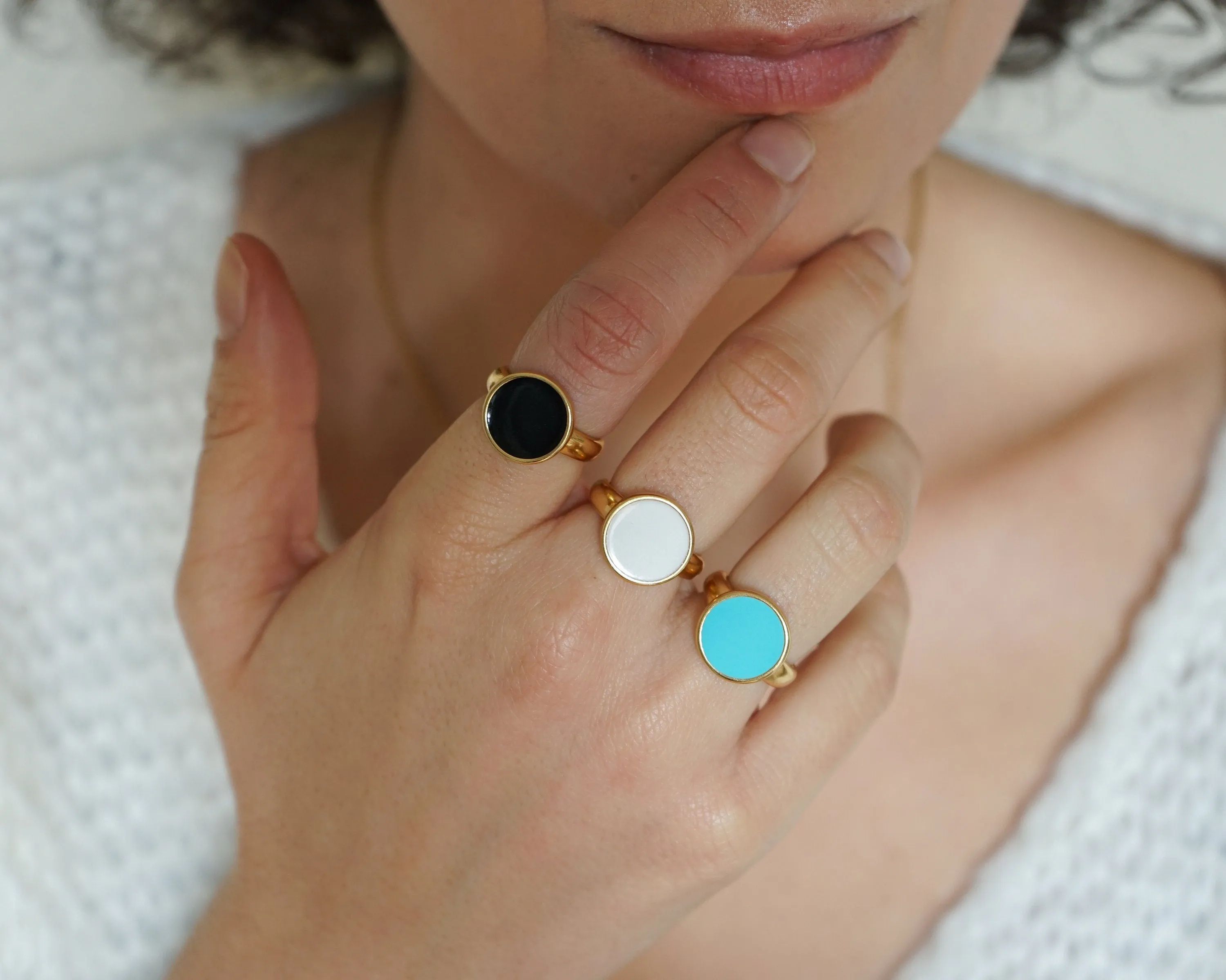 Gold-Coloured Enamel Solitaire Ring