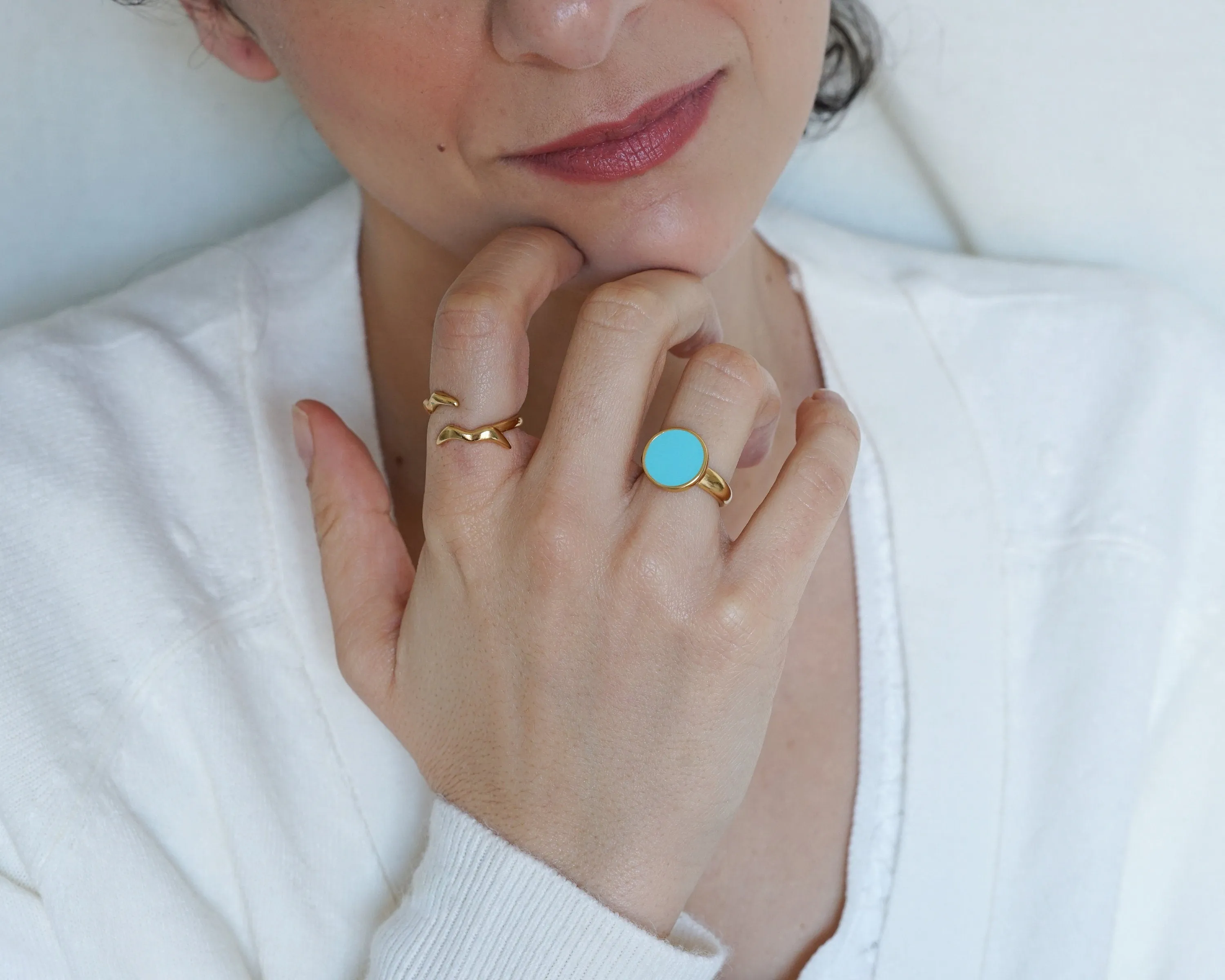 Gold-Coloured Enamel Solitaire Ring