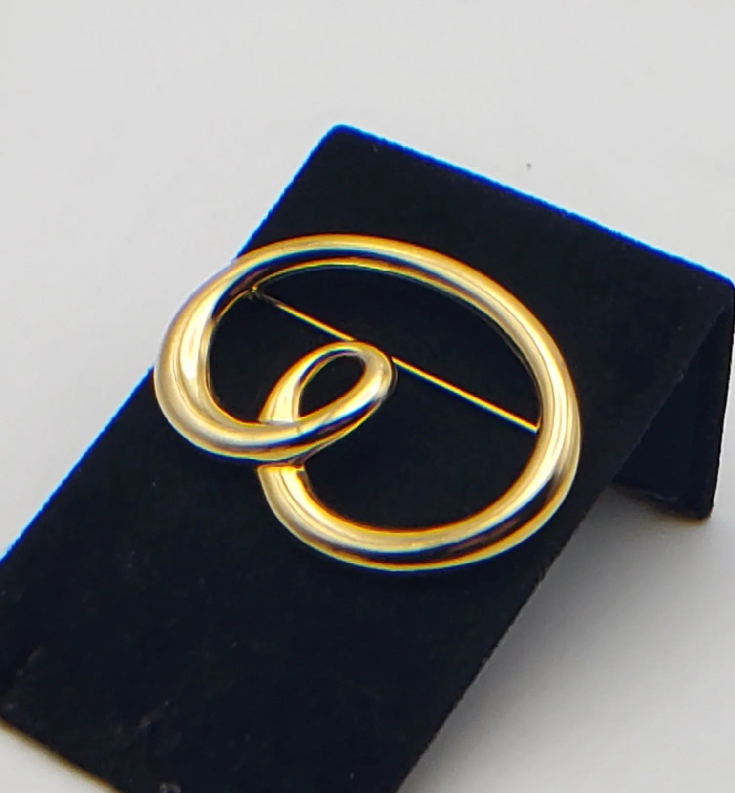 Gold Tone Metal Curly Brooch