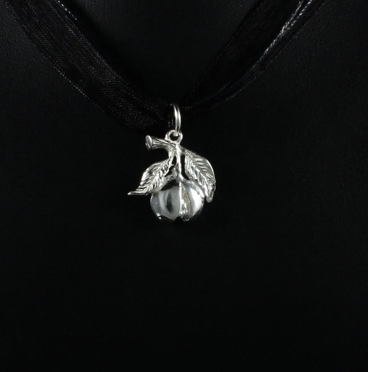 Grenada Nutmeg Pendant with Chain