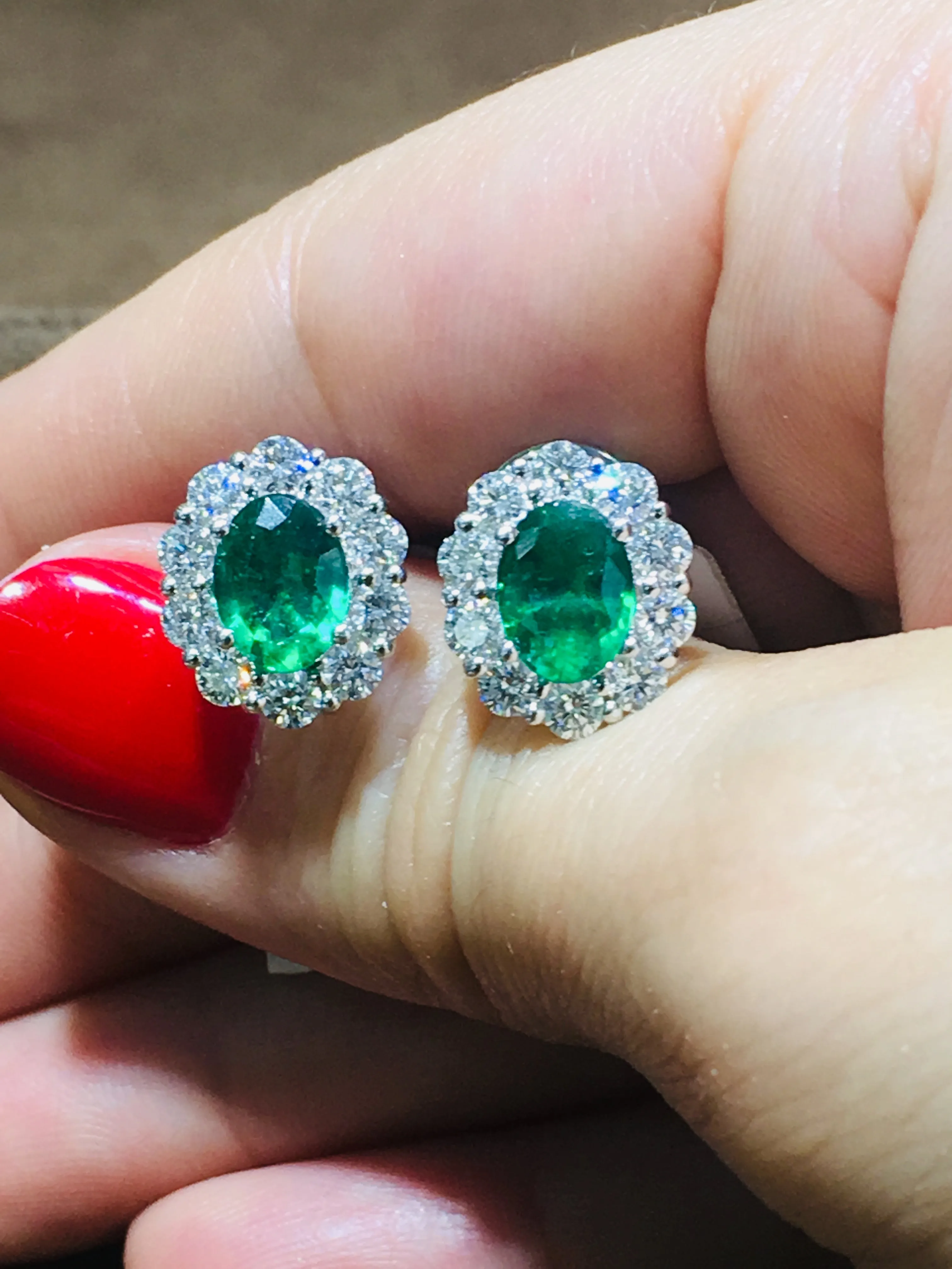 Ladies Green 3.00ct tw Emerald and Diamond Earrings