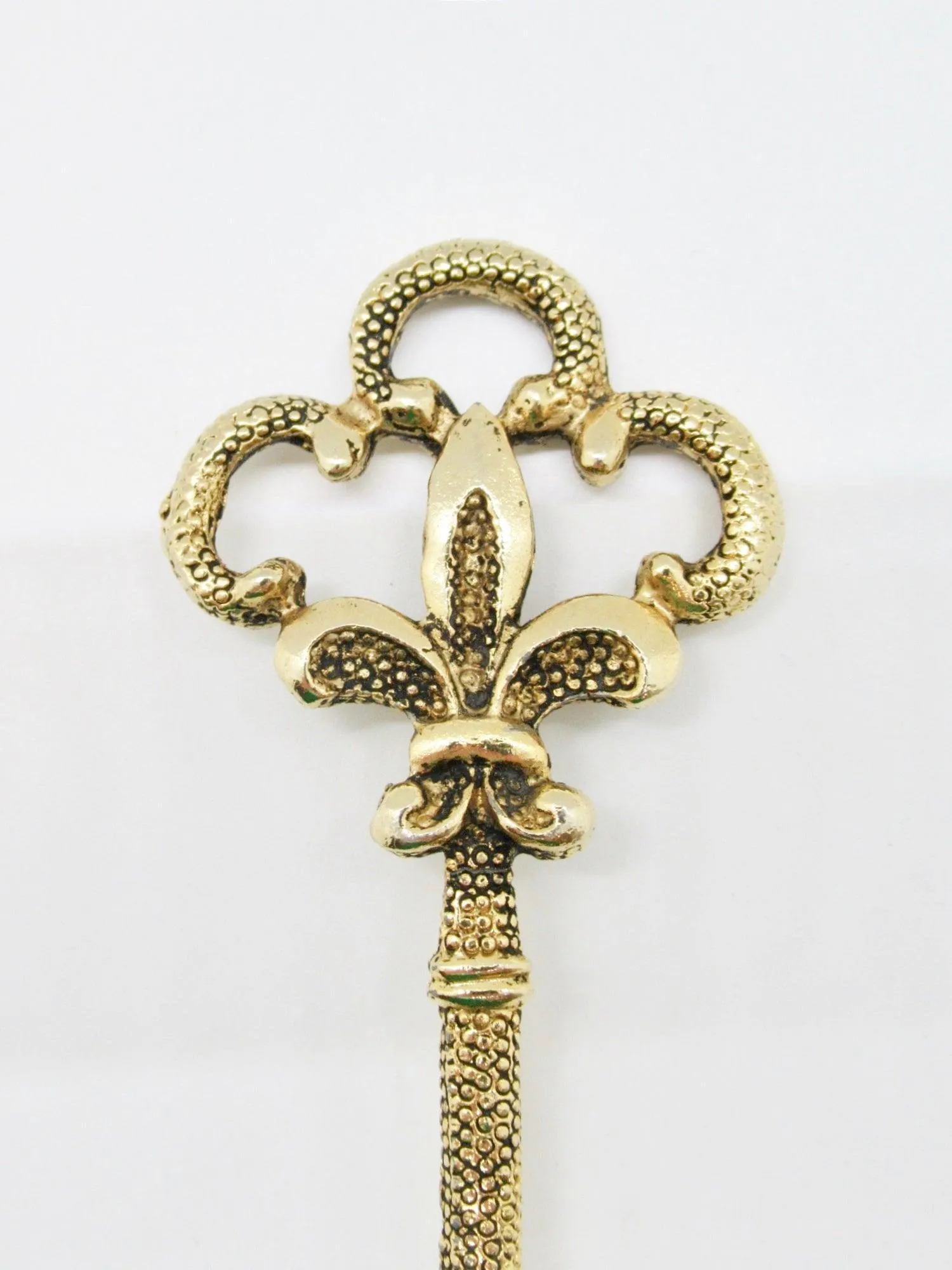 Large Detailed Vintage Fleur De Lis Key Brooch