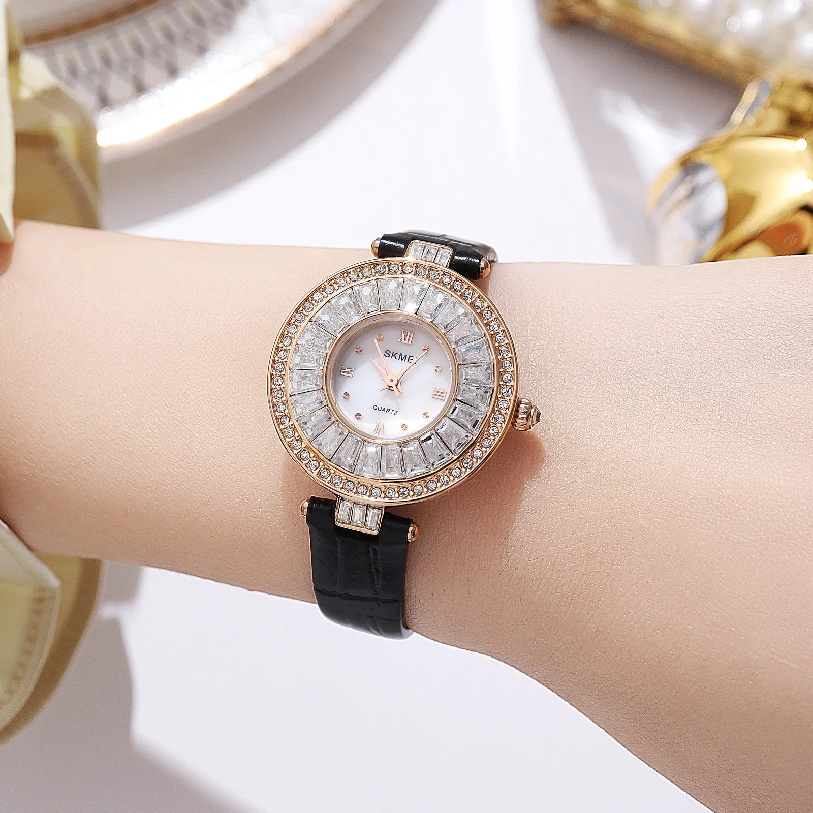 SKMEI 2009 Diamond Wrist Watch for Women w/ Leather Strap
