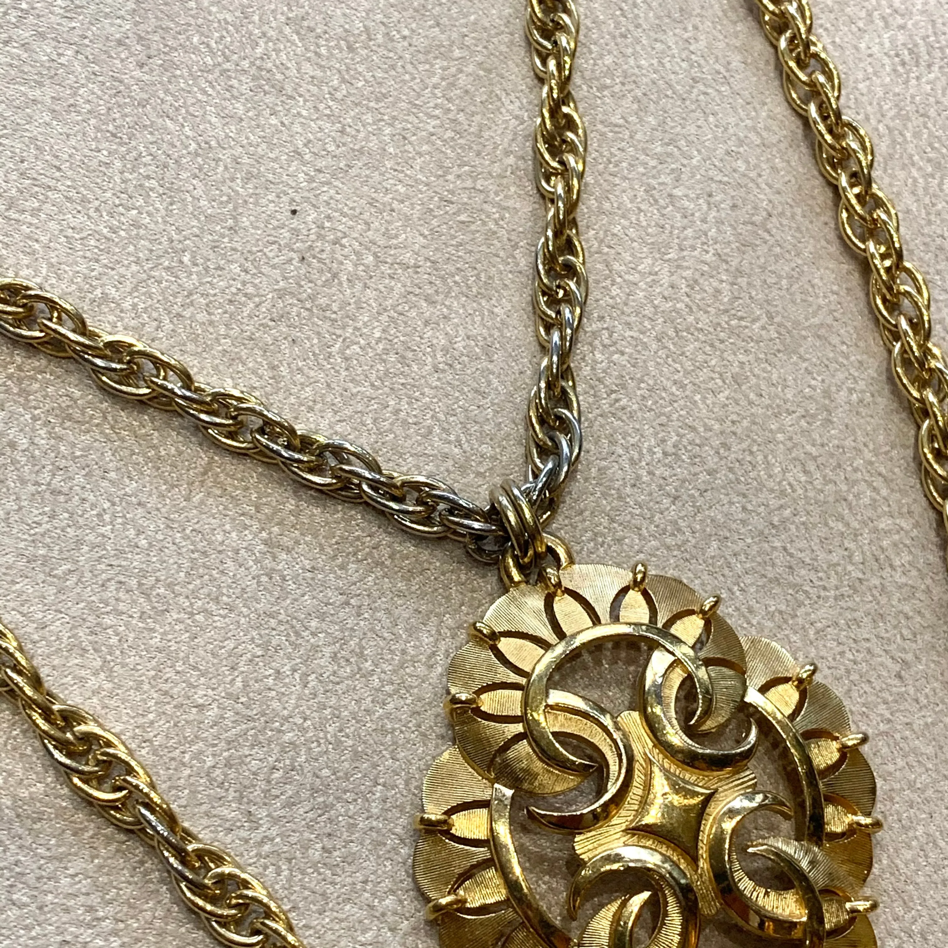 Trifari vintage gold Pendant double chain necklace