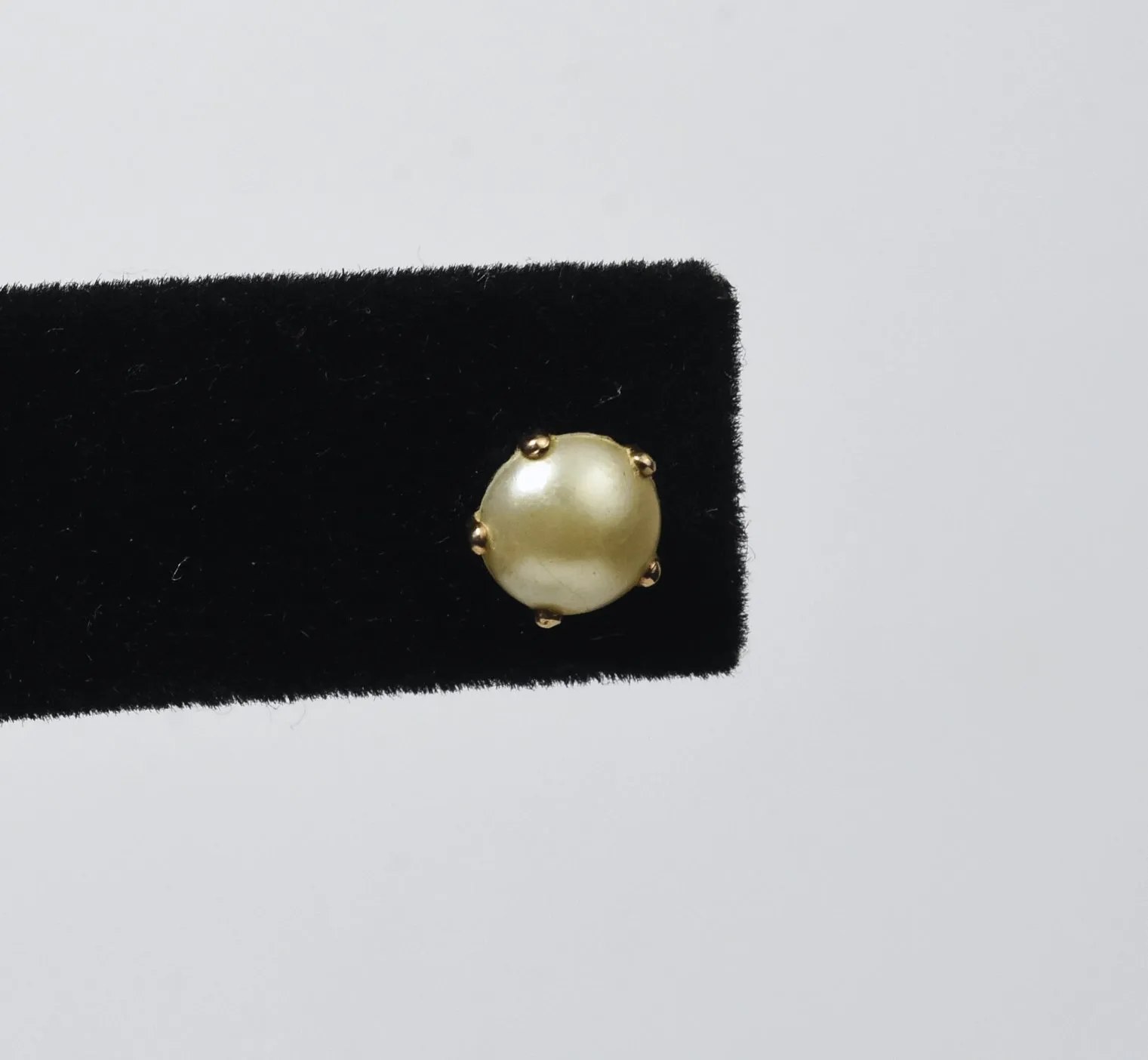 Vintage Faux Pearl Gold Tone Screw Back SINGLE Stud Earring