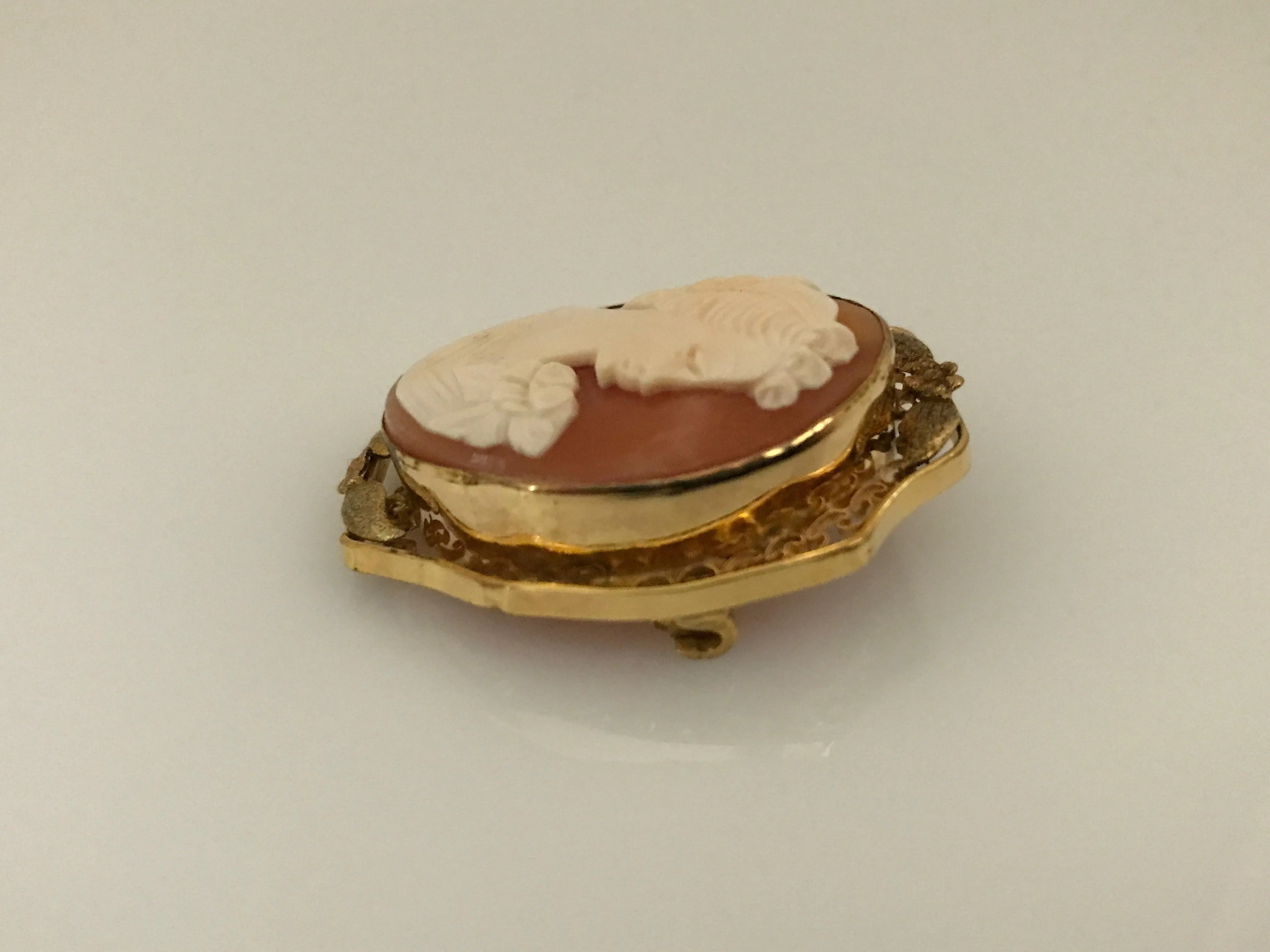 Vintage Shell Cameo Brooch