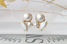 WHITE PEARL STUDS