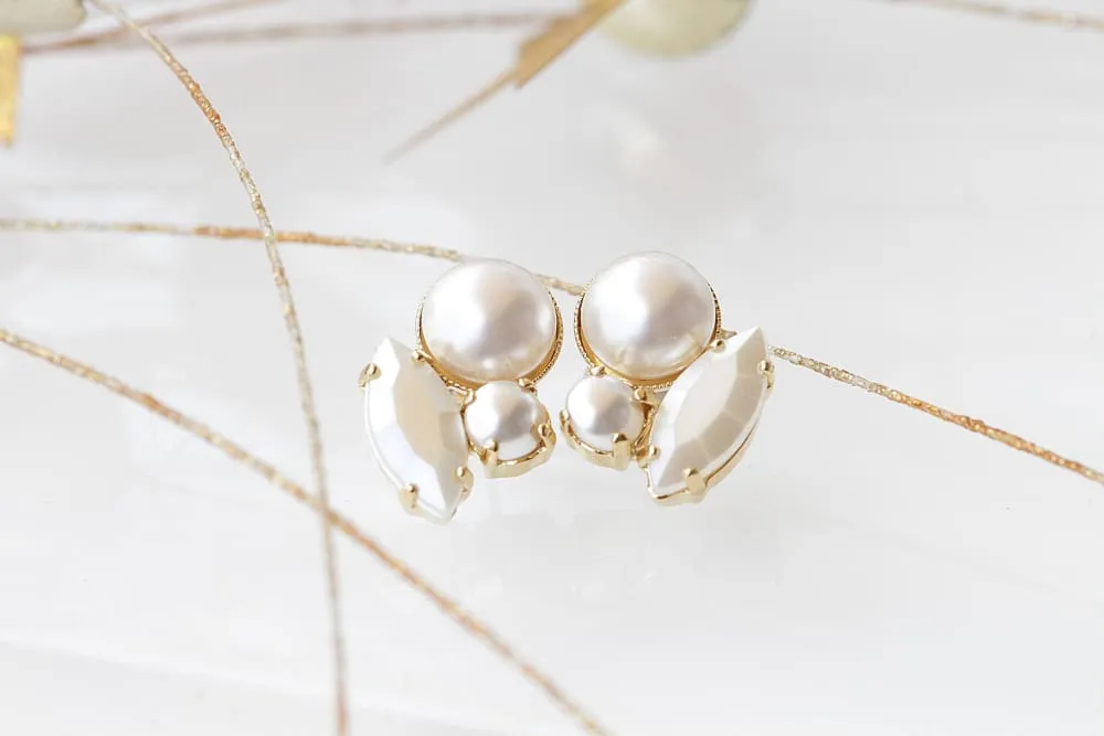 WHITE PEARL STUDS