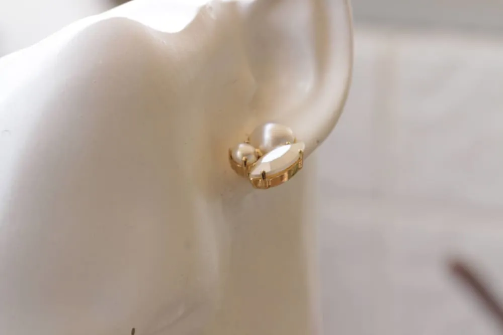 WHITE PEARL STUDS